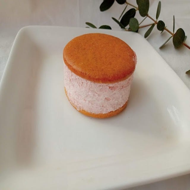 「バタービスケットサンドあまおう苺」