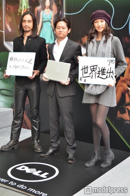 左から：一靖、原田洋次氏（デル株式会社コンシューマー＆SMB事業本部マーケティング本部長）、鮎美