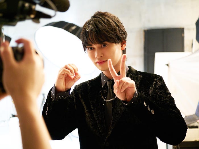 20周年を作るつもりが「02」になる岩崎友泰/モデルプレス独占カット(提供写真)