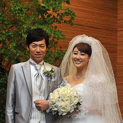 安めぐみ 東貴博 結婚披露宴後に会見 幸せmaxです モデルプレス