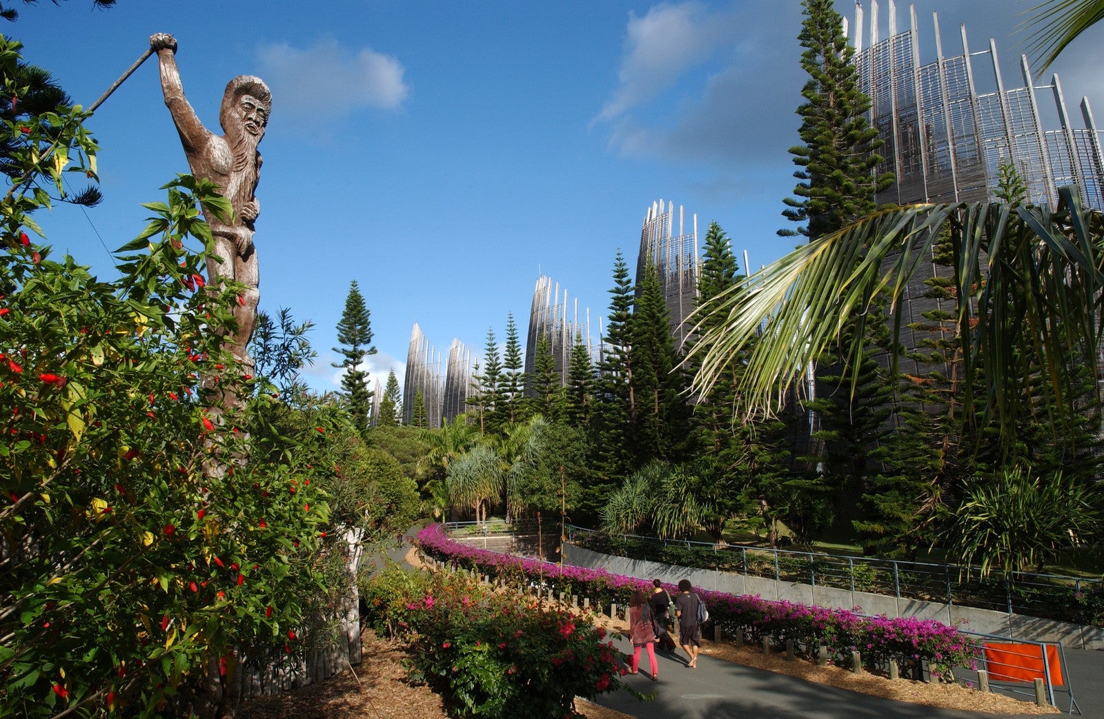 イタリアの建築家レンゾ・ピアノ氏が建築したチバウ文化センター（C）Claude Baudemoulin NCT