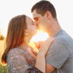 愛されてるって感じ…♡女性が「幸せを感じるキスハグ」って?