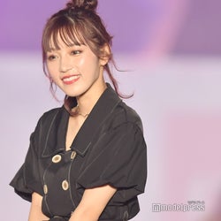 古川優香 お団子ヘア ブラックコーデがレトロ可愛い 関コレ19a W モデルプレス