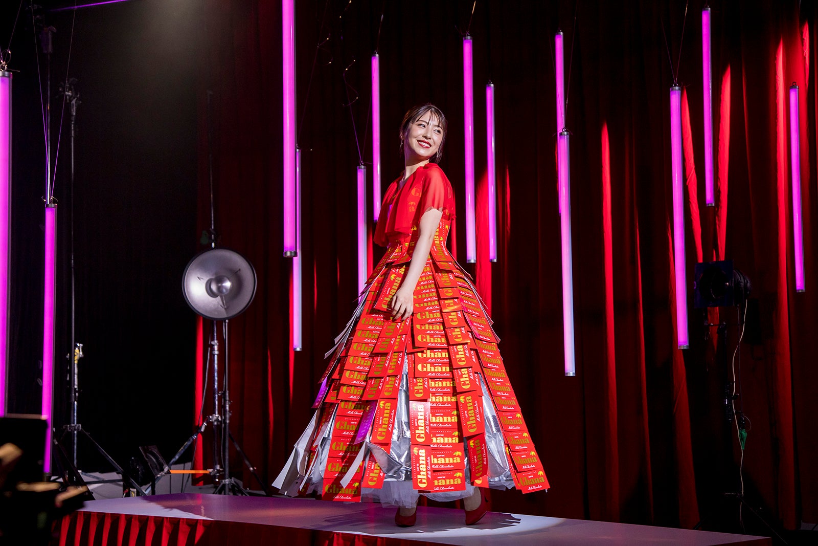 浜辺美波／新WEB動画メイキングより（提供写真）