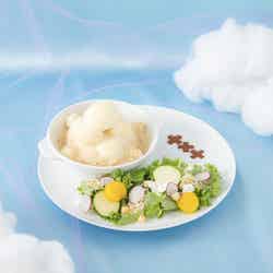 入道雲のドリアプレート税込2,090円(C)BIGHIT MUSIC & HYBE. All Rights Reserved.