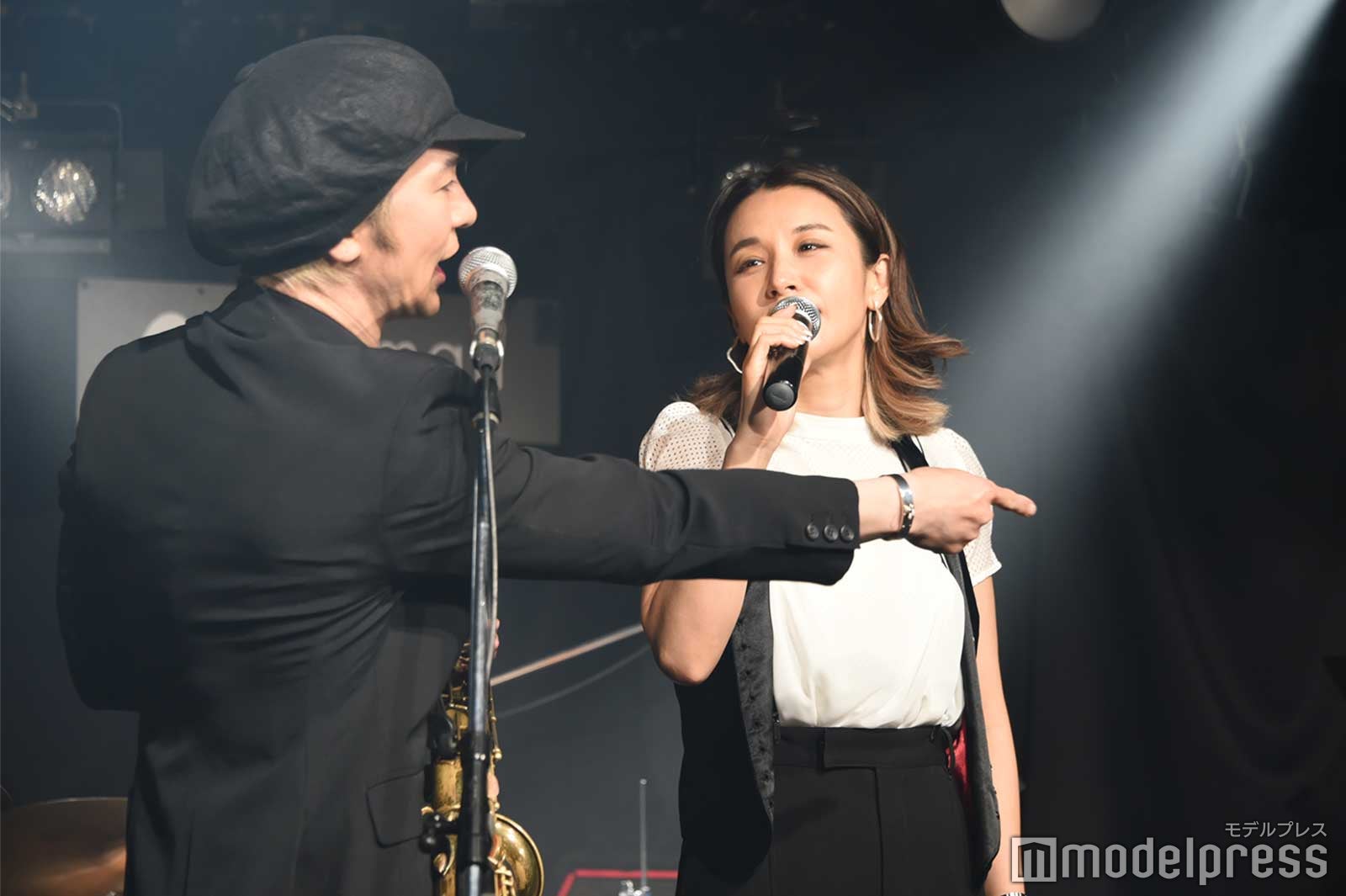 武田真治、鈴木紗理奈 （C）モデルプレス