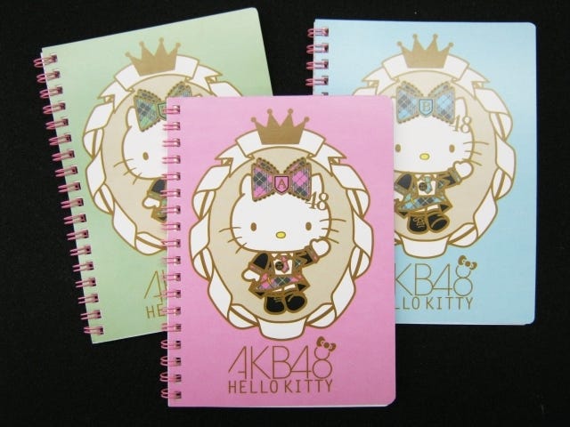 「AKB48×ハローキティシリーズ」ノート/(C)AKS (C)1976,2011 SANRIO CO.,LTD.