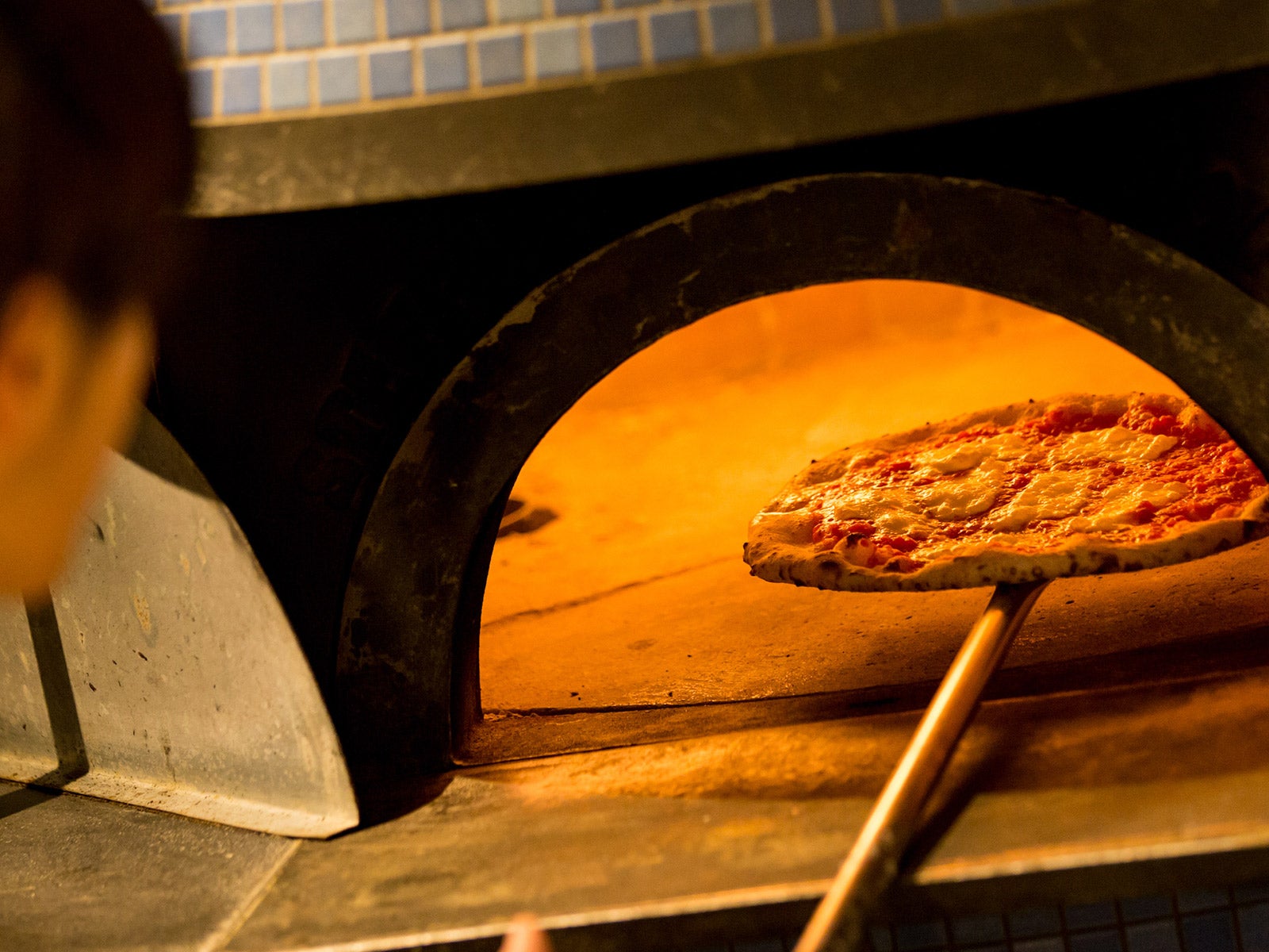 店内のピザ窯／画像提供：三信商事株式会社