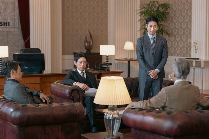 (左から)反町隆史、小泉孝太郎、戸次重幸「スタンドUPスタート」第8話より(C)フジテレビ
