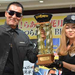 (左から)蝶野正洋、中島知子