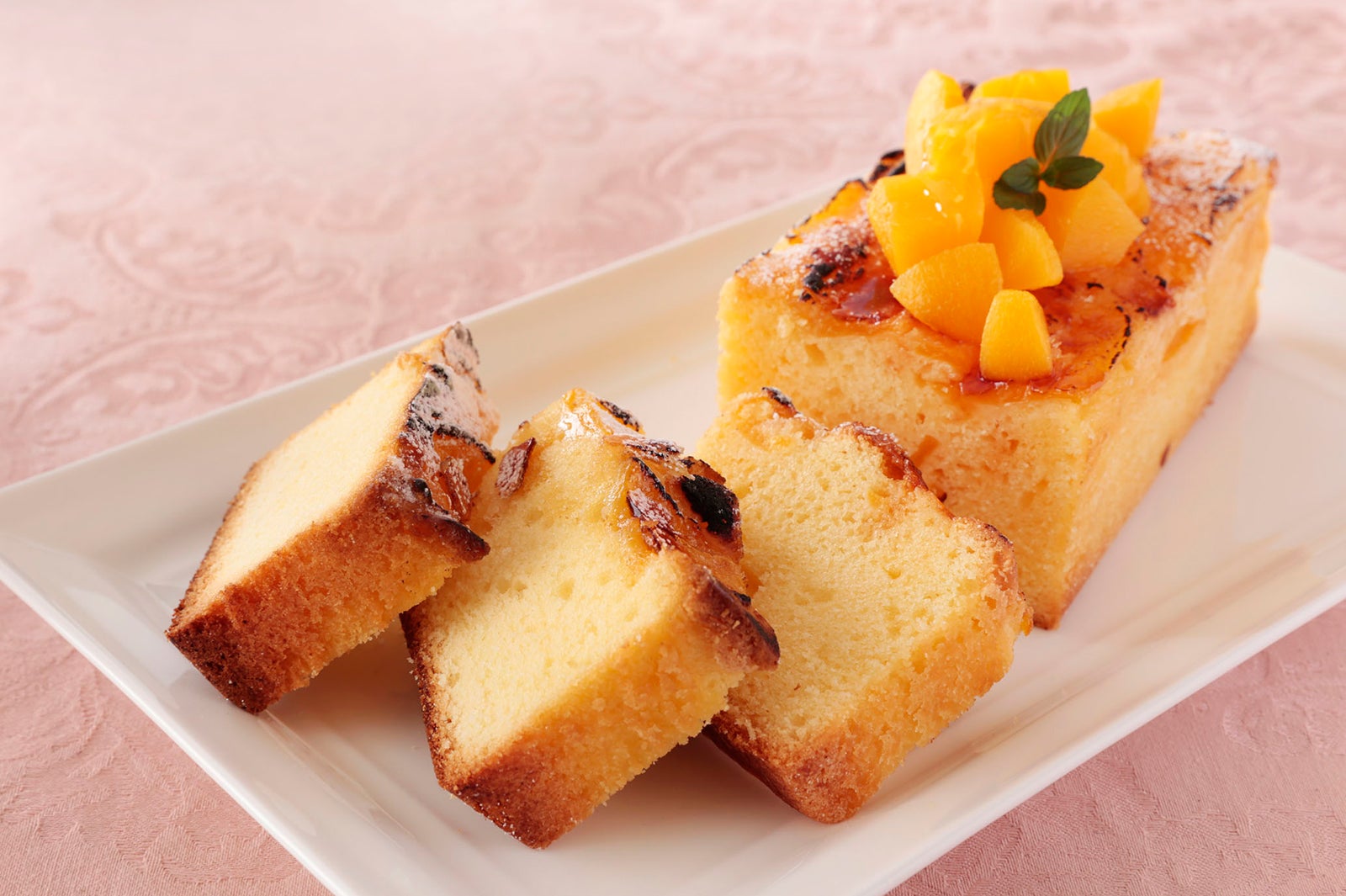 桃のアップサイドダウンケーキ（イメージ）