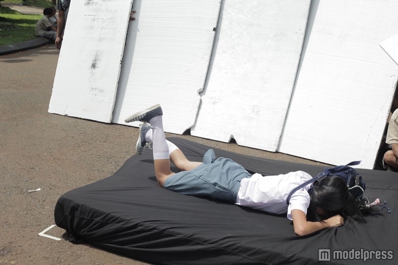 JKT48（ミュージックビデオ「Heavy Rotation」メイキングカット）