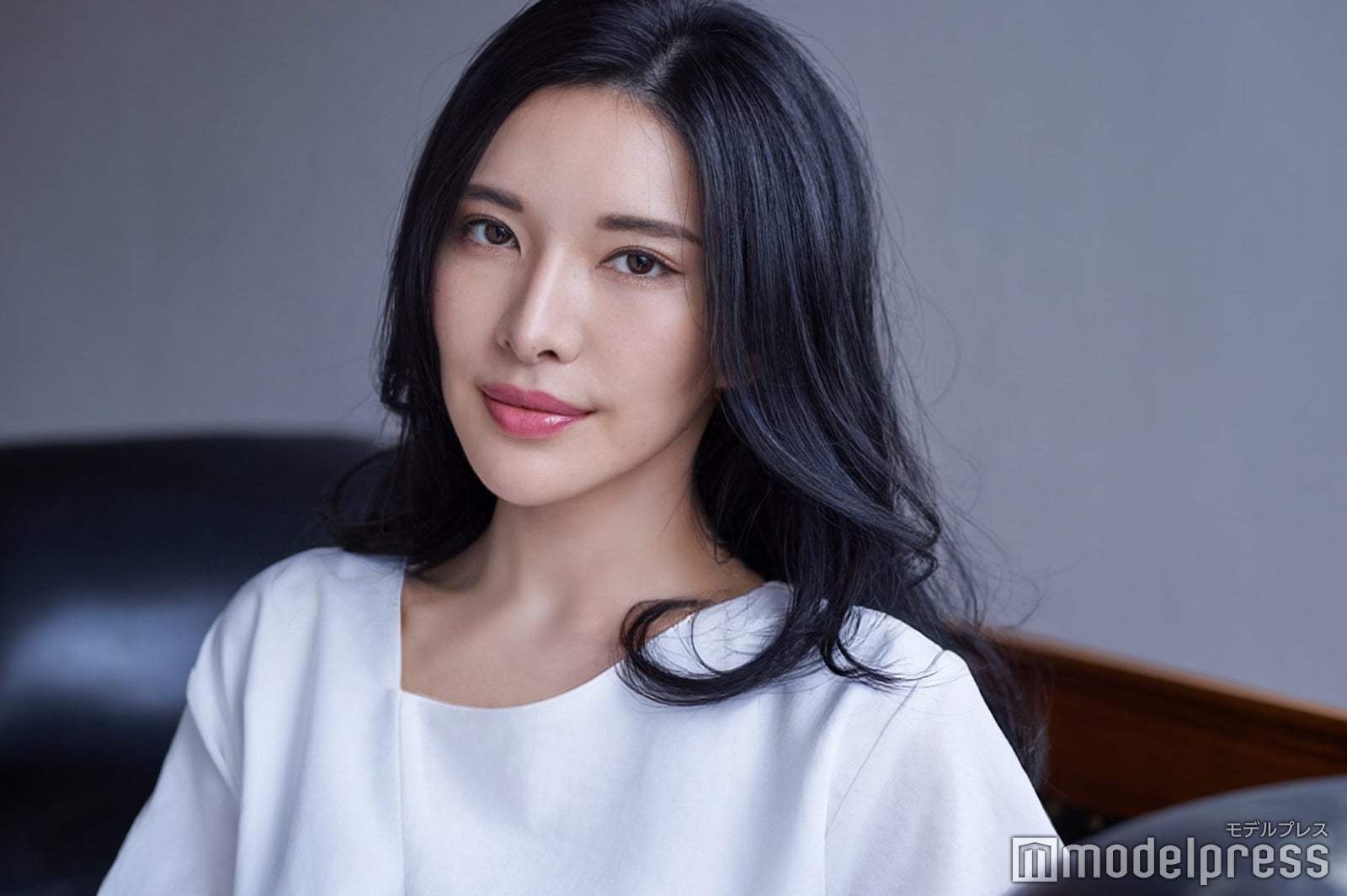 “世界一のグラビア雑誌”の表紙も飾った紗世、三つ子出産を報告