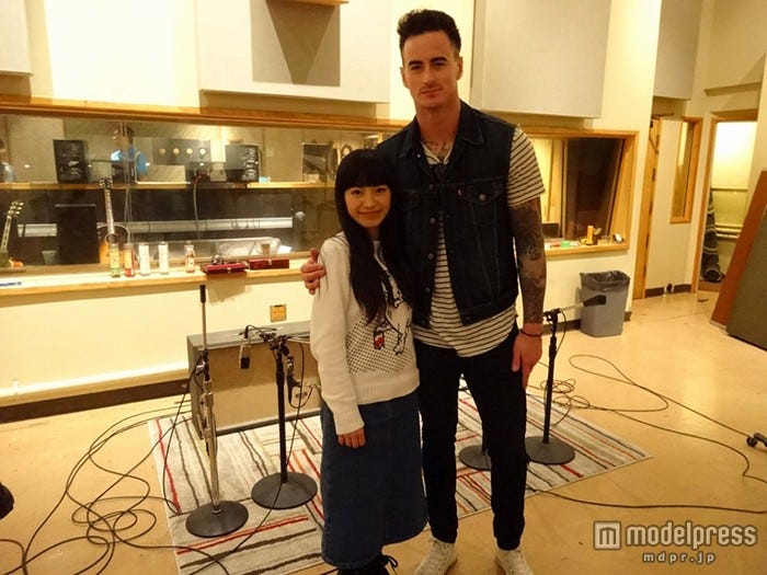 現在LAで若手No.1セッションドラマーJoe Rickardとmiwa/「ONENESS」のドラムを担当