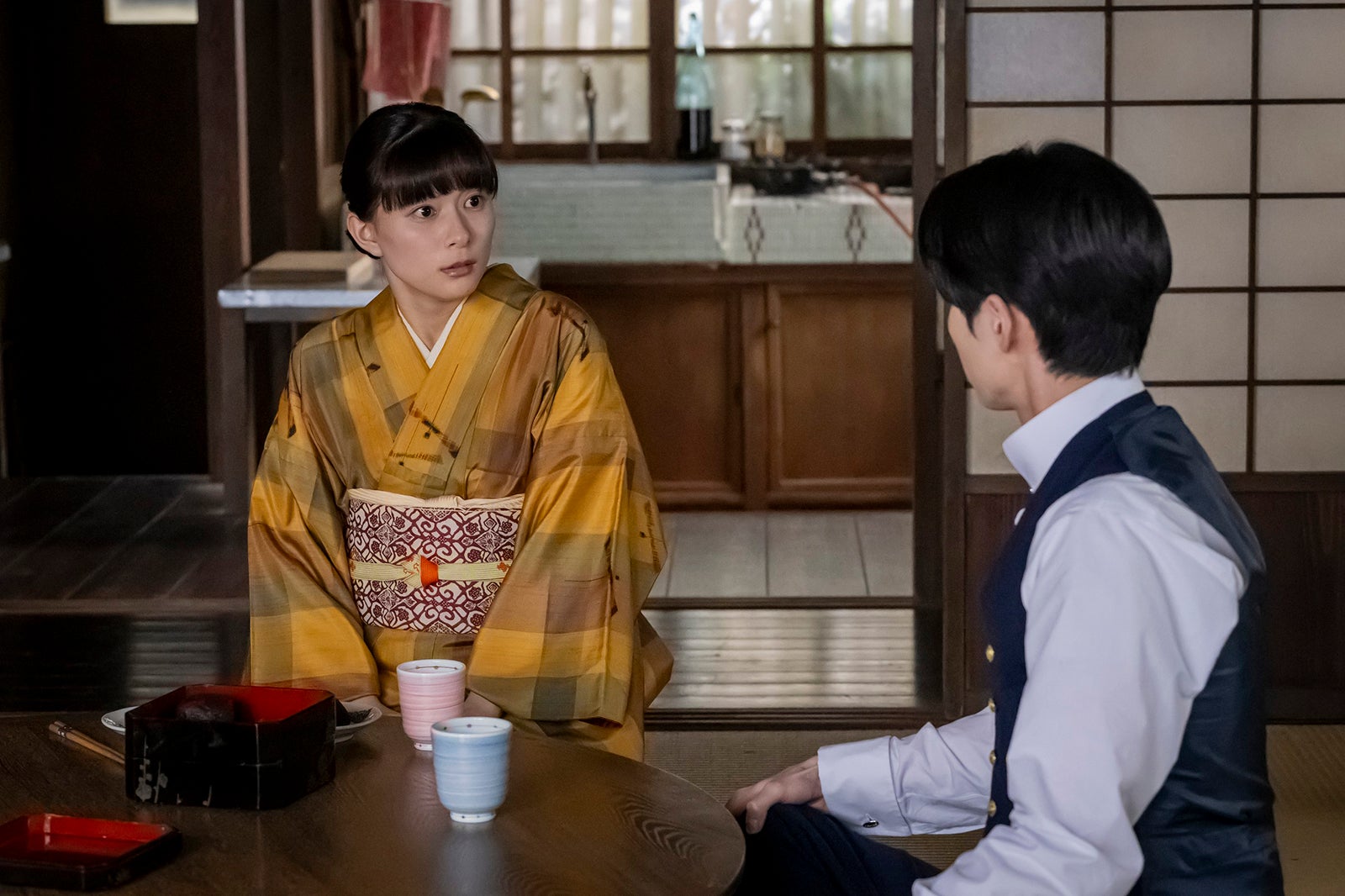 芳根京子、本田響矢「波うららかに、めおと日和」（C）フジテレビ