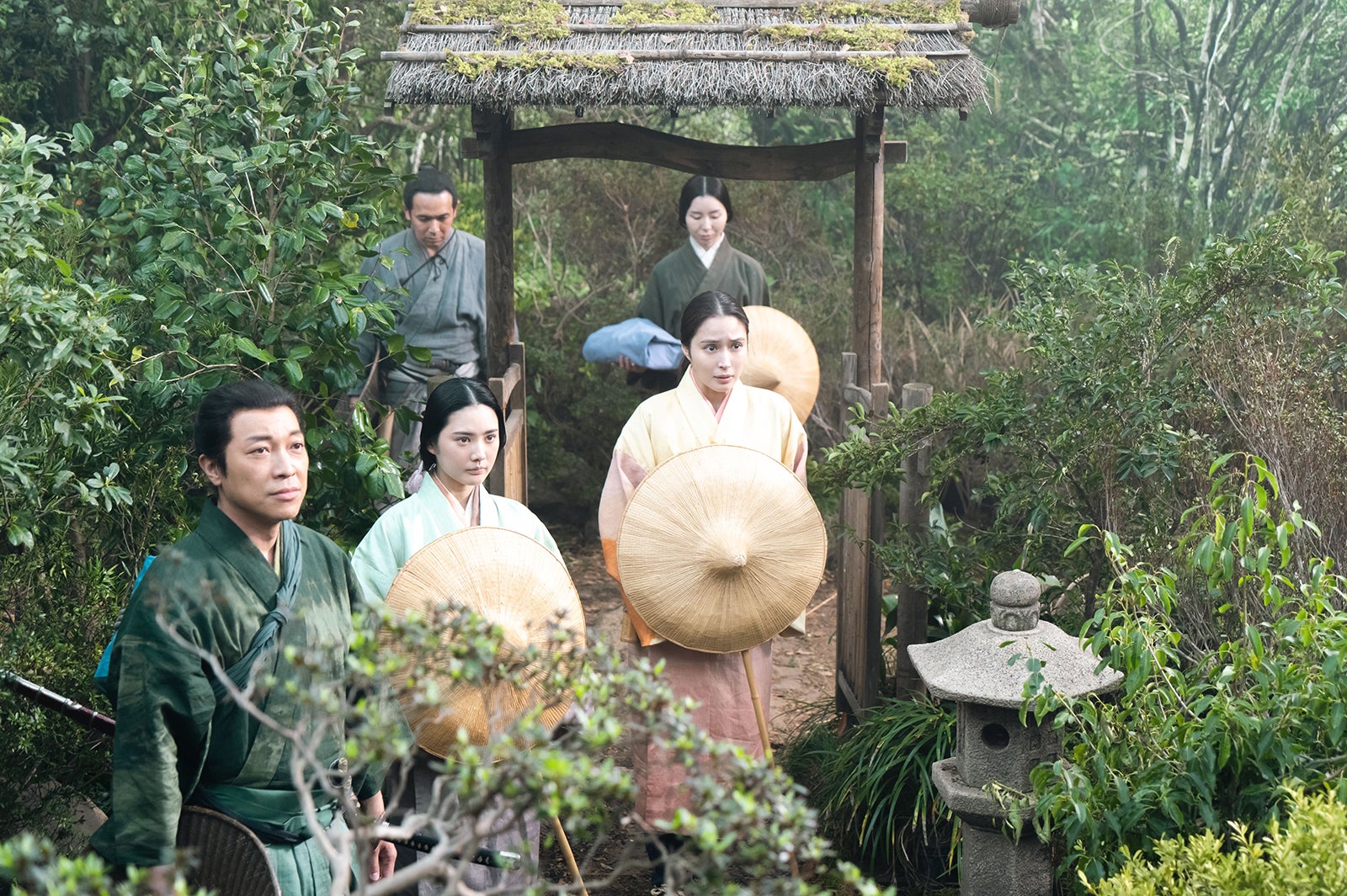 音尾琢真、北香那、広瀬アリス（C）NHK