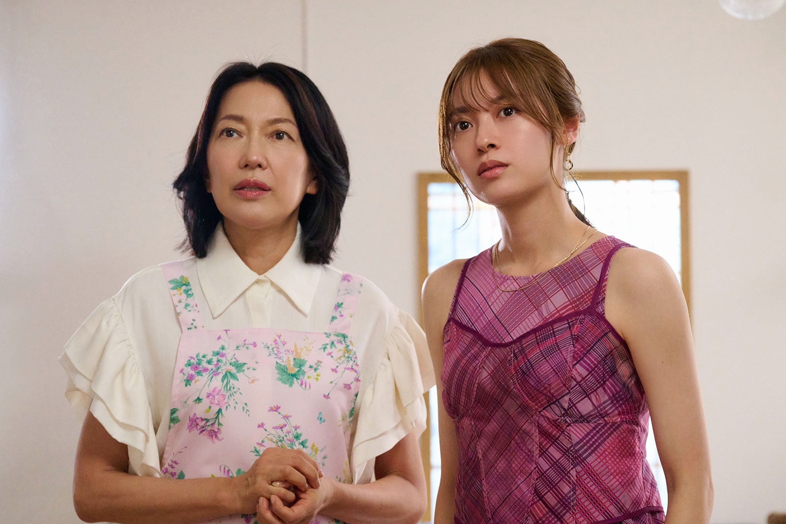 羽田美智子、田辺桃子「夏色の雲が恋と嵐をまきおこす」（C）テレビ朝日