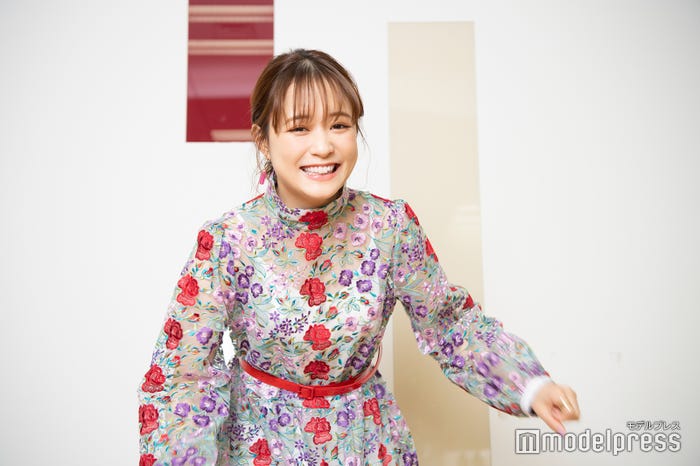 満面の笑顔でどんどん…/大原櫻子(C)モデルプレス