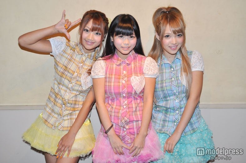 GALDOLL（ギャルドル）左から：坂井じゅの、たすたすりょおたす～♪、江崎ななほ