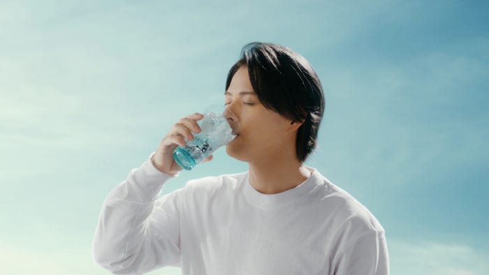 「平野紫耀はじめての翠ジンソーダ」篇より(提供写真)