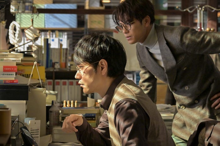 松山ケンイチ、森崎ウィン「クジャクのダンス、誰が見た?」第3話(C)TBS