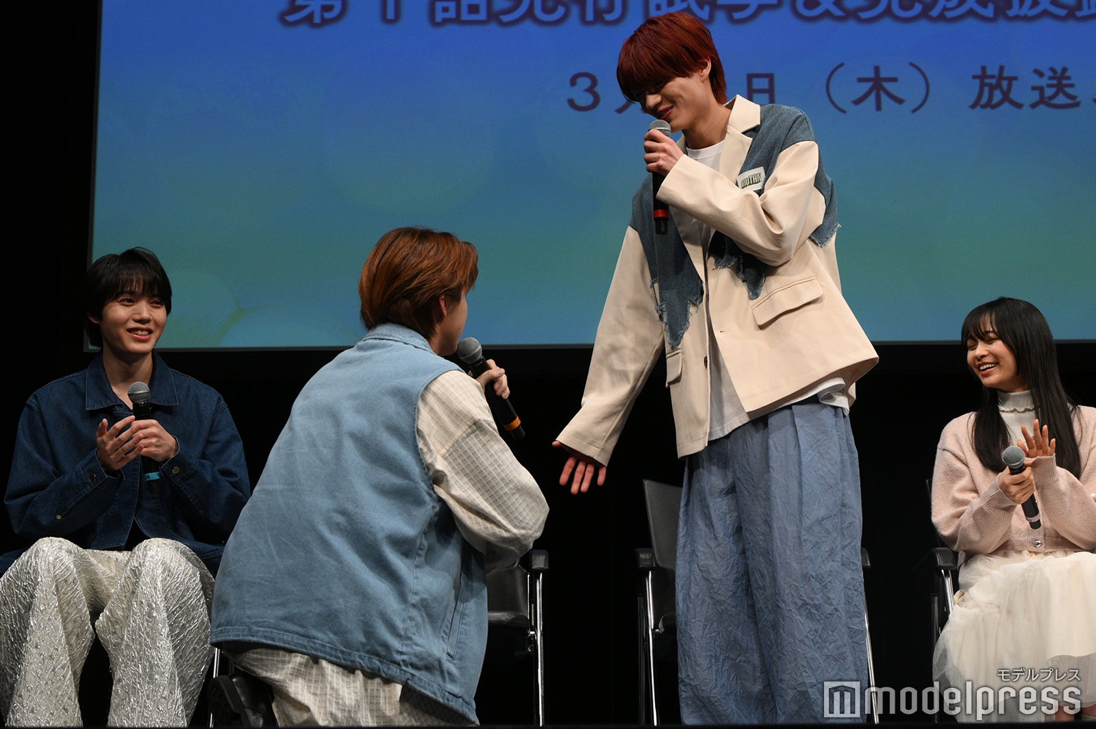 杢代和人のW主演を称える大倉空人（C）モデルプレス