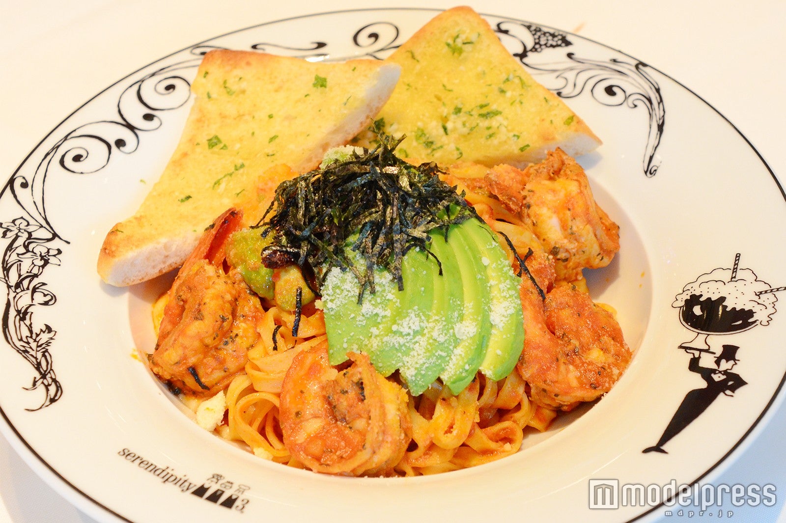 セレンディピティスリー（C）モデルプレス