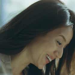 井川遥/新CM「auスマートパス アプリ取り放題」篇より