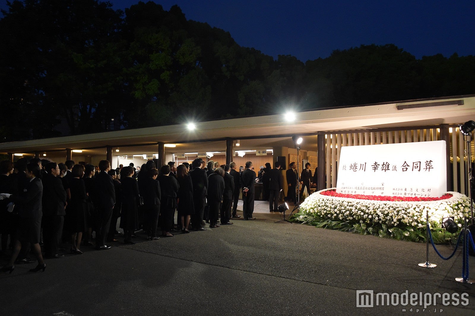 蜷川幸雄さん通夜 藤原竜也ら1500人弔問 娘 実花氏 最後まで駆け抜けた モデルプレス