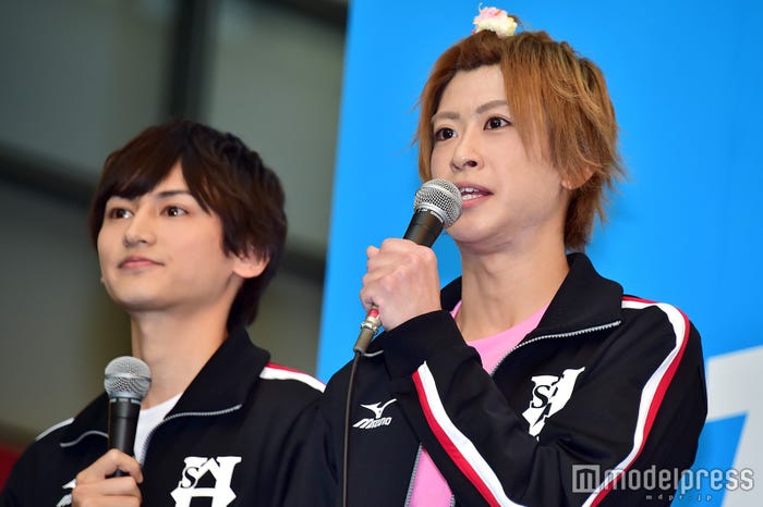 おネエキャラのマネージャー・小金井晴美を演じる赤澤燈(C)モデルプレス