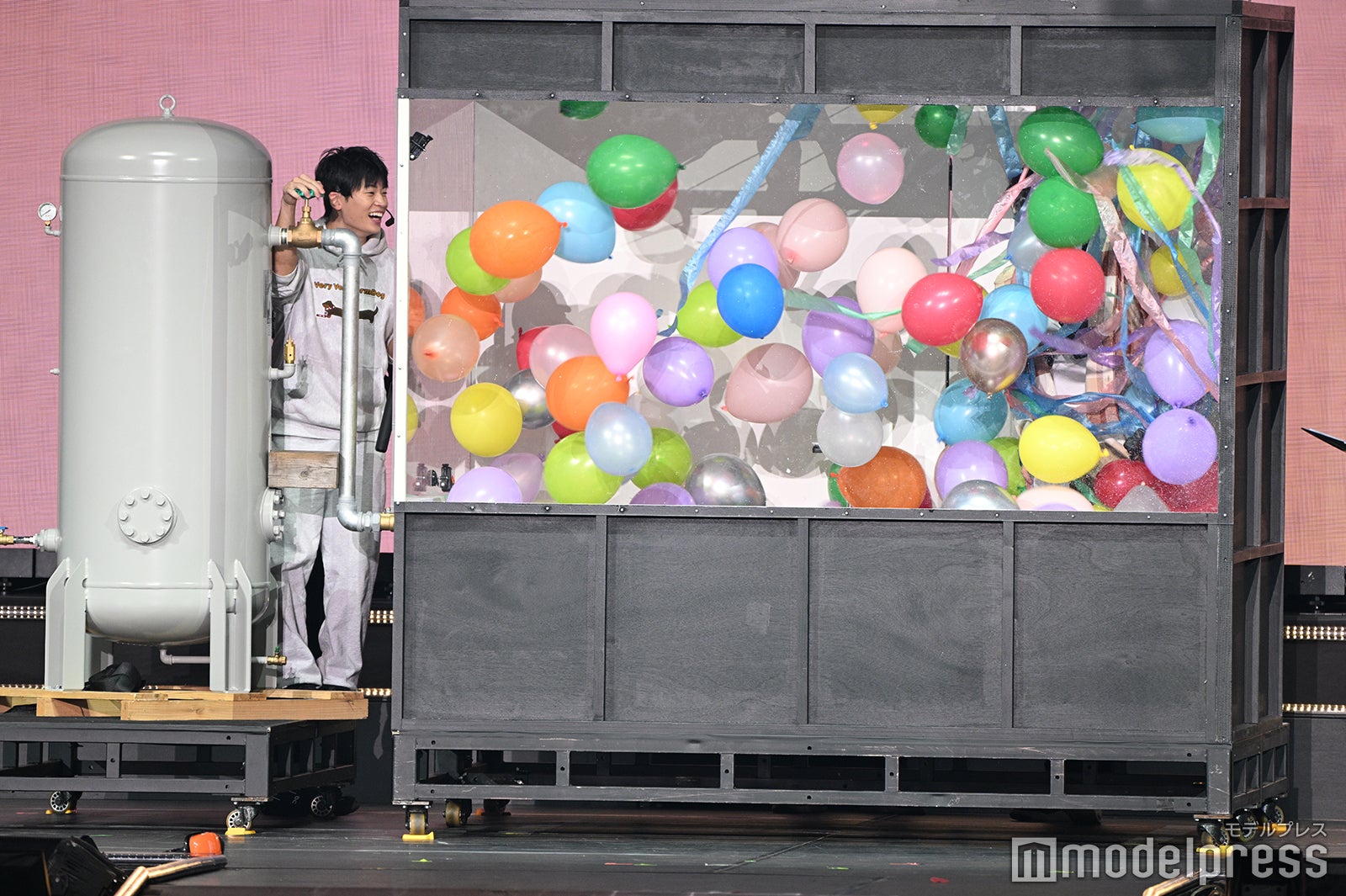 すしらーめんりく、カンタ（水溜りボンド）（C）モデルプレス