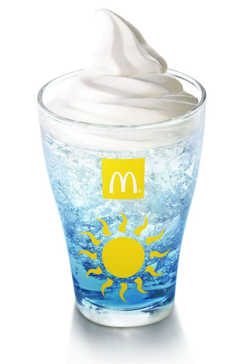 マックフロート ブルーハワイ／画像提供：日本マクドナルド