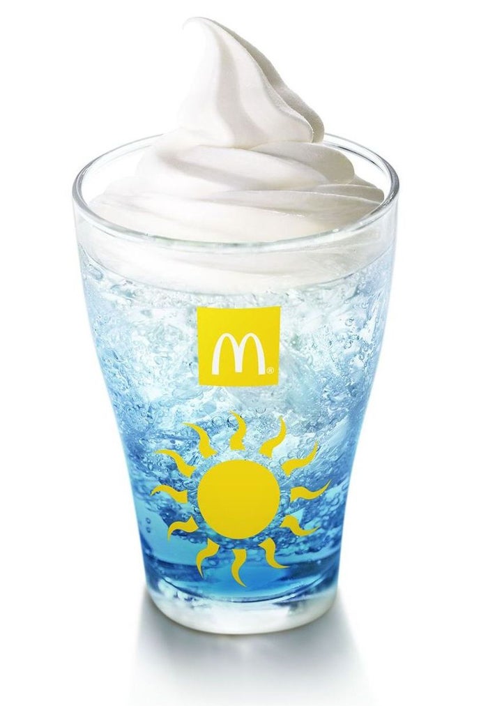 マックフロート ブルーハワイ／画像提供：日本マクドナルド