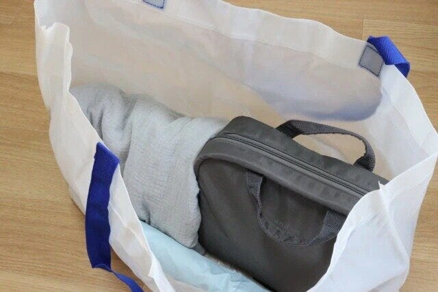 ダイソー ビニールトートバッグ ダイソーの大容量なビニールトートバッグ