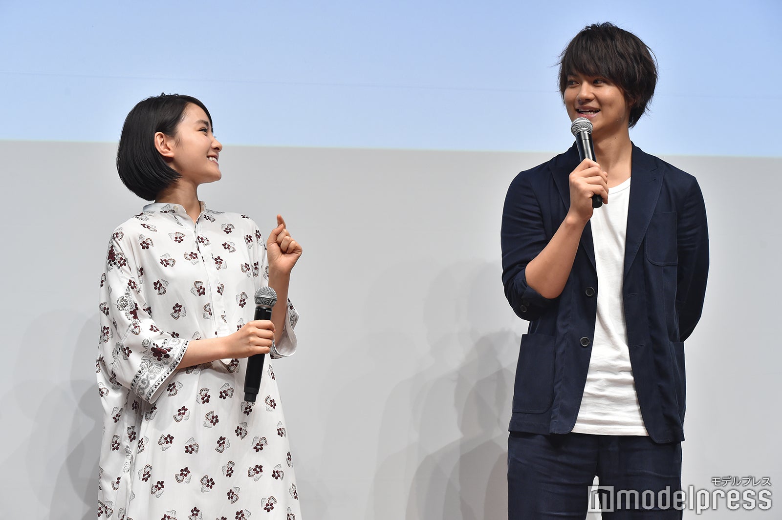 葵わかな、佐野勇斗（C）モデルプレス