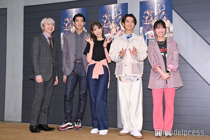 (左から)相田周二、中島歩、高橋ひかる、千葉雄大、工藤遥(C)モデルプレス