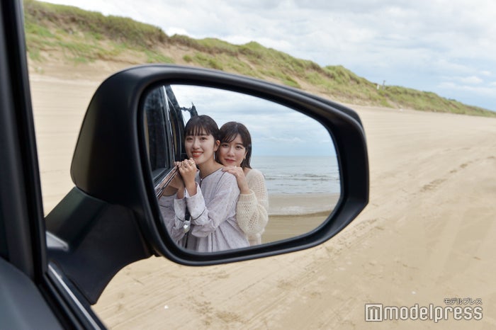 サイドミラーなどを上手に活かしてフォトジェニックさ溢れる1枚を(C)モデルプレス
