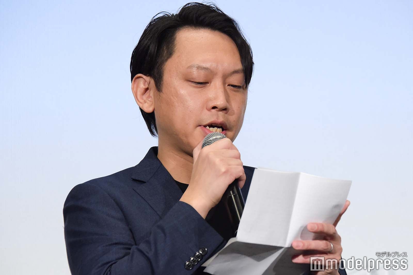 手紙を読み上げるYuki Saito監督 （C）モデルプレス