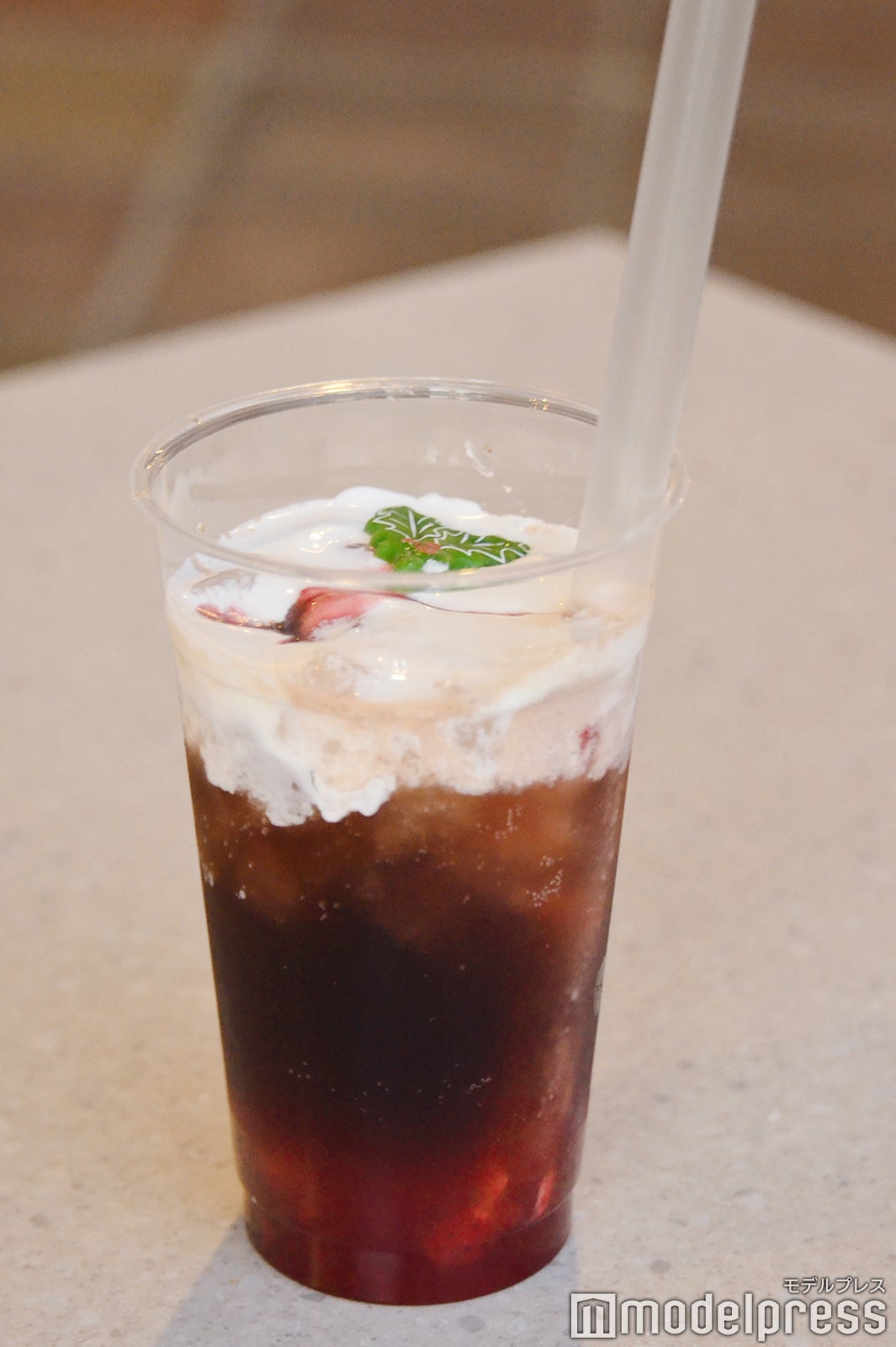 スパークリングドリンク（ミックスベリー＆ホイップ）650円（C）モデルプレス