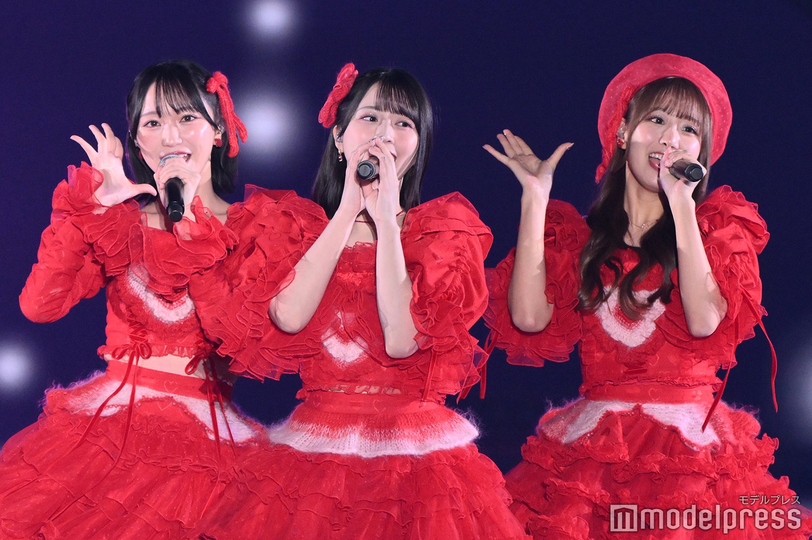 野口衣織、佐々木舞香、音嶋莉沙（C）モデルプレス