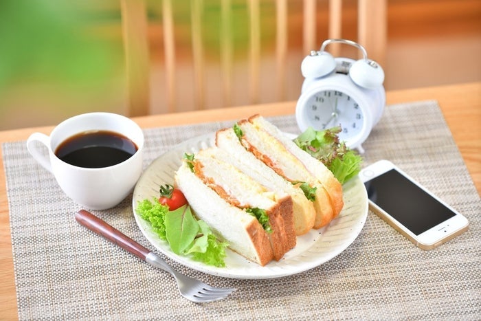 ダイエット中の食事時間は 何時 が正解 時間栄養学ダイエットで効率アップ モデルプレス ダイエット中の食事時間は 何時 が正解 時間栄養学ダイエットで効率アップ モデルプレス