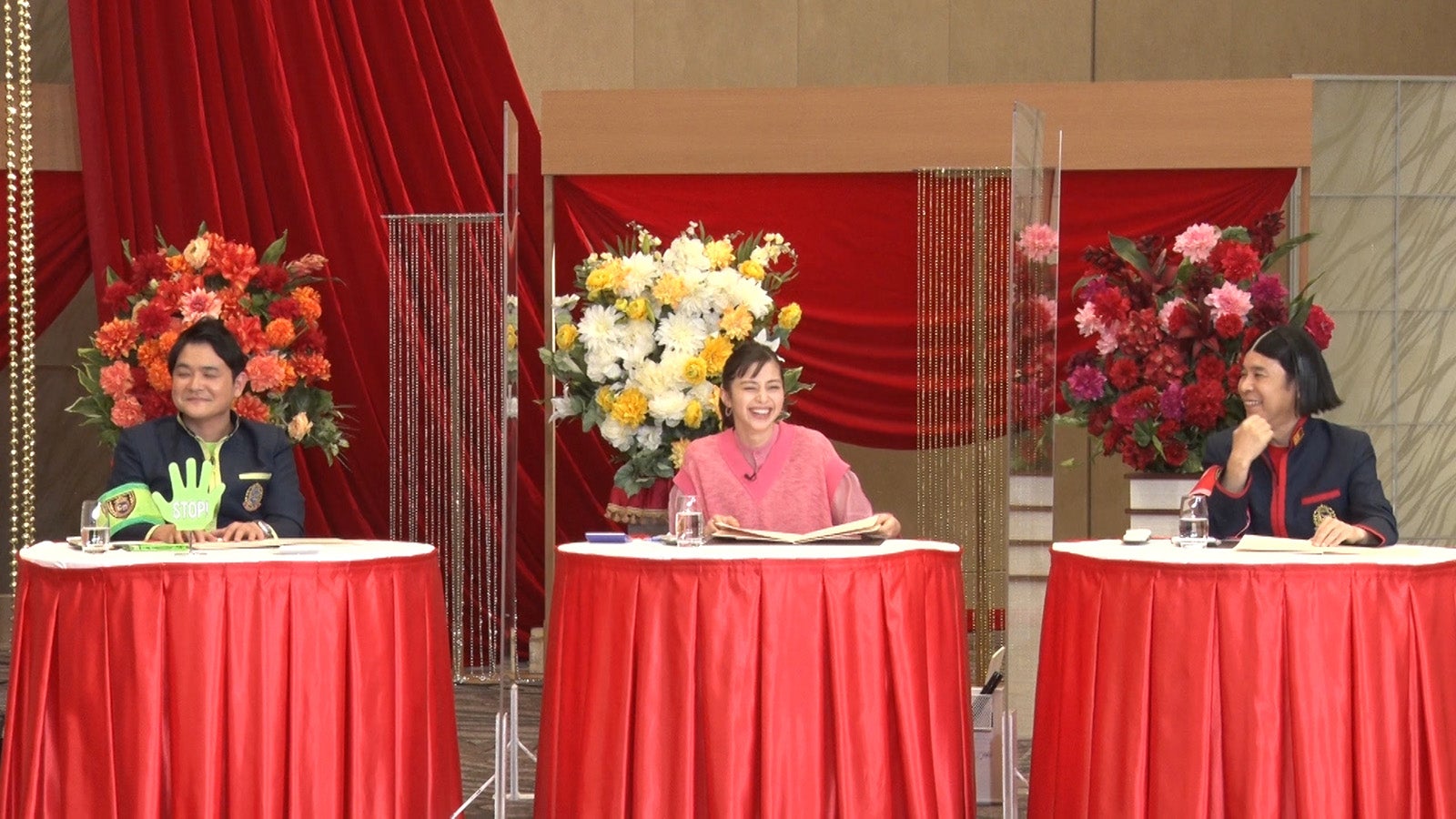 ノブ、中条あやみ、岡村隆史（C）日本テレビ