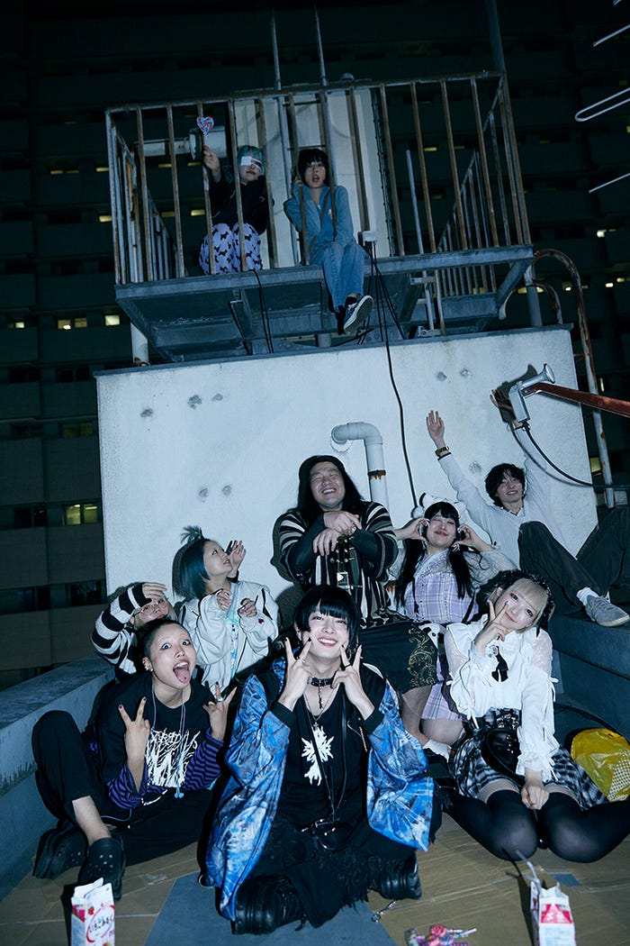 トー横キッズメンバー集合写真(提供写真)