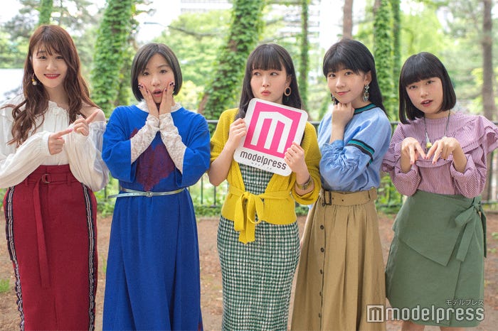 Little Glee Monster(左から)かれん、MAYU、芹奈、manaka、アサヒ※これは衣装です(C)モデルプレス