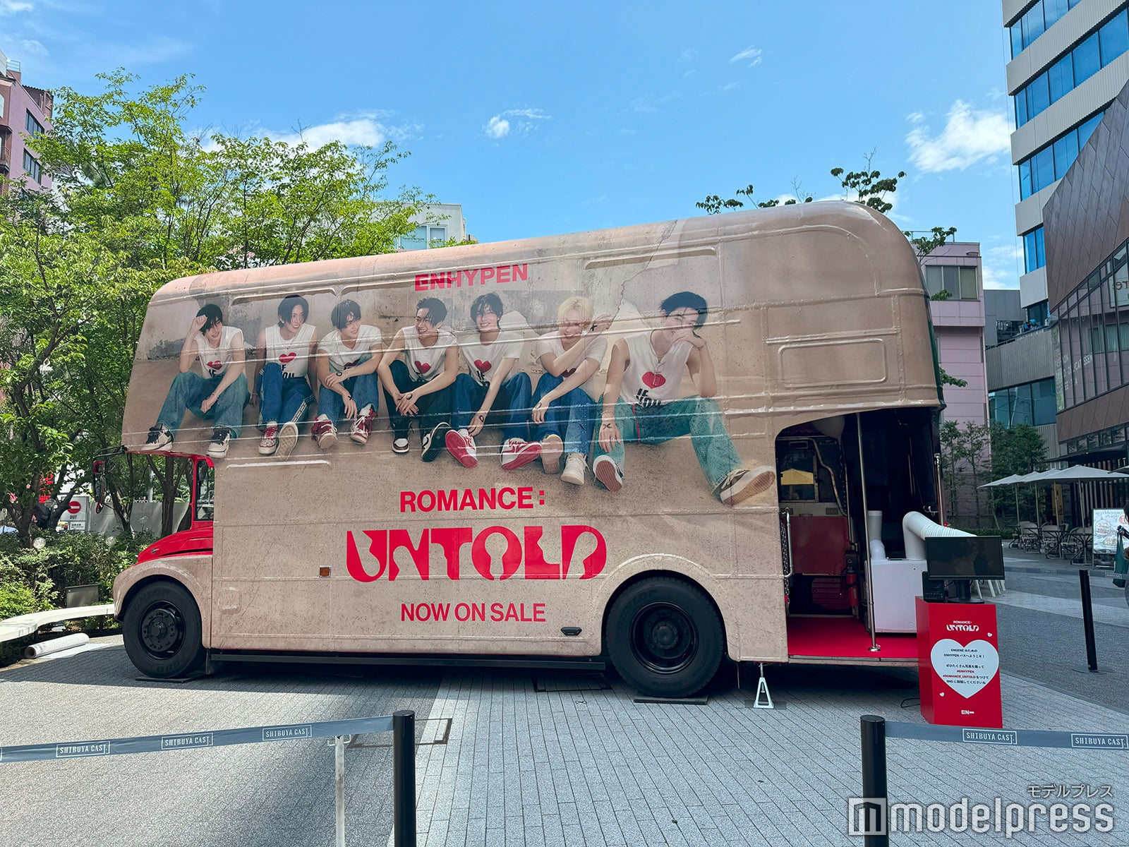 ENHYPEN特別ラッピングバス（C）モデルプレス