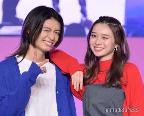 田鍋梨々花&杢代和人、肩寄せ・キュートなウインクで沸かせる ド派手カラーコーデで仲良しランウェイ<Seventeen夏の学園祭2023>