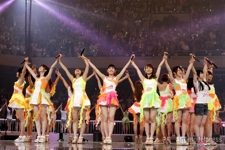 AKB48グループ総勢206人が躍動＜最終日夜公演全40曲セットリスト／写真特集＞