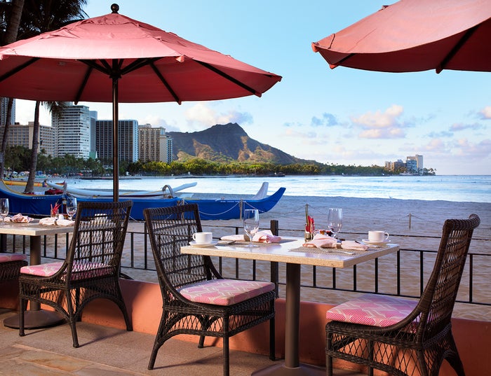 サーフ ラナイ／画像提供：The Royal Hawaiian, a Luxury Collection Resort