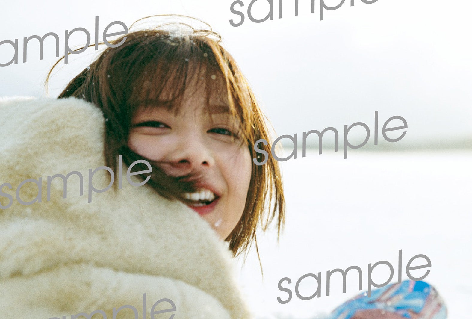 渡邉理佐 卒業メモリアルブック「抱きしめたくなる瞬間」紀伊國屋書店限定ポストカード（C）柴田フミコ／集英社