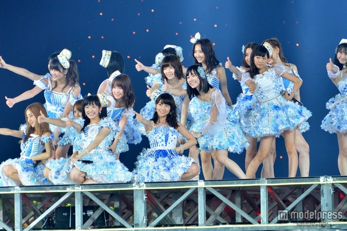 AKB48グループ新公演が決定したことがサプライズで発表